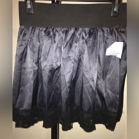 Satin skirt navy. NWT - Picture 5 of 5